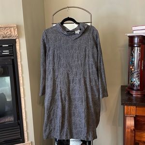 Niche textured dress with pockets grey